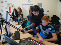 Visite des locaux de Radio des Ballons à Dommartin Les Remiremont par les élèves de 3èmè du collège René CASSIN